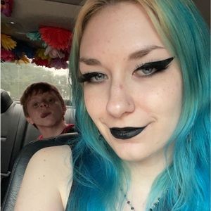 Meet your Posher, Ally